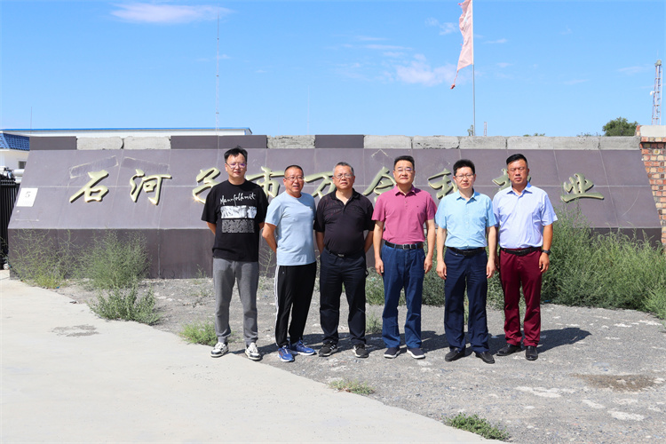 省供銷社黨組副書記、監(jiān)事會主任張強調(diào)研集團公司在疆合作企業(yè)