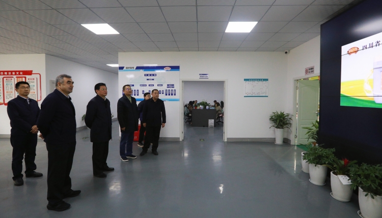 中華全國供銷合作總社常務(wù)理事、經(jīng)濟(jì)發(fā)展與改革部部長阿地力?吾布力到棉麻集團(tuán) 龍泉農(nóng)產(chǎn)品集配中心調(diào)研